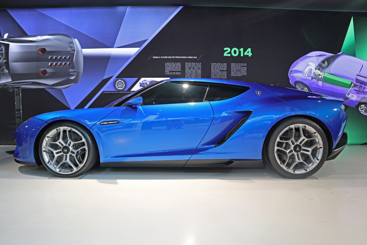 Blue Lamborghini - electric future