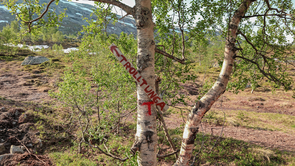 Signage on the Trolltunga trail